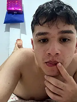 Snapshot of Andytow chatting on April 2026 02:25:02 AM Andytow online show from April 2026 02:25:02 AM