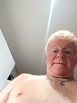 Snapshot of olivbisoumis chatting on April 2026 04:57:01 AM olivbisoumis online show from April 2026 04:57:01 AM