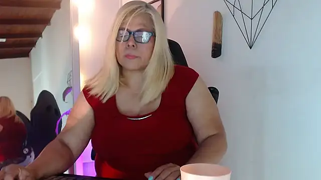 Snapshot of eva_colen50 chatting on April 2026 06:05:02 PM eva colen50 online show from April 2026 06:05:02 PM