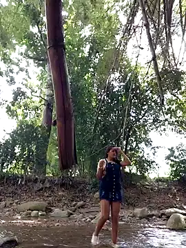 yissela92 online show from February 2026 05:23:02 PM