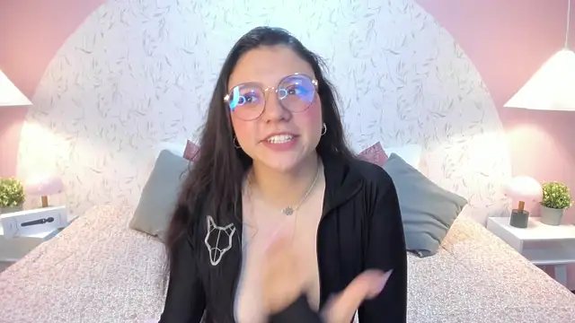 Snapshot of Angelie_Rosebrm chatting on April 2026 03:17:02 AM Angelie Rosebrm online show from April 2026 03:17:02 AM