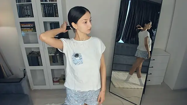 littleevilon online show from February 2026 08:16:02 AM