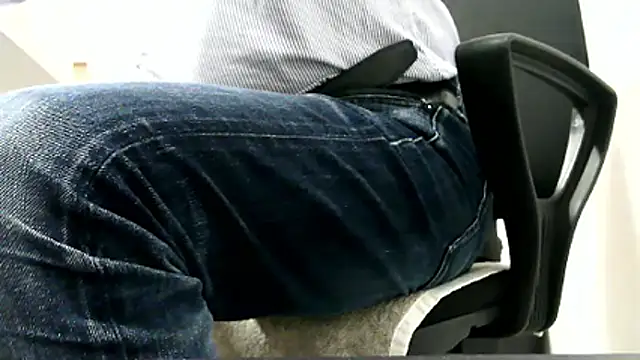 gitano697 online show from April 2026 02:33:01 PM