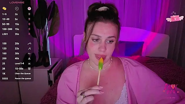 Snapshot of Milana_Monroe chatting on June 2026 06:10:01 PM Milana Monroe online show from June 2026 06:10:01 PM