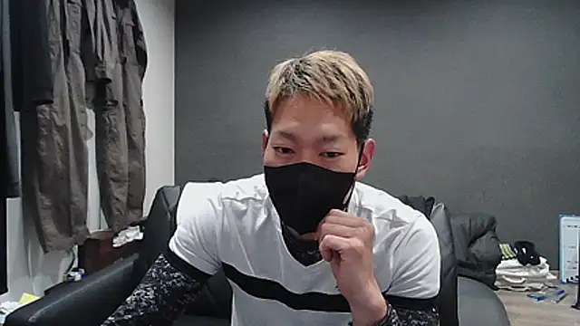 Snapshot of ryuaaaaa chatting on April 2026 06:25:01 AM ryuaaaaa online show from April 2026 06:25:01 AM