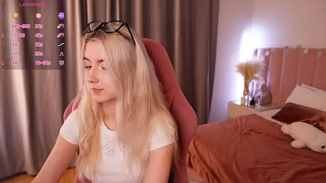 Snapshot of Aiko_Takana chatting on February 2026 12:35:02 PM Aiko Takana online show from February 2026 12:35:02 PM