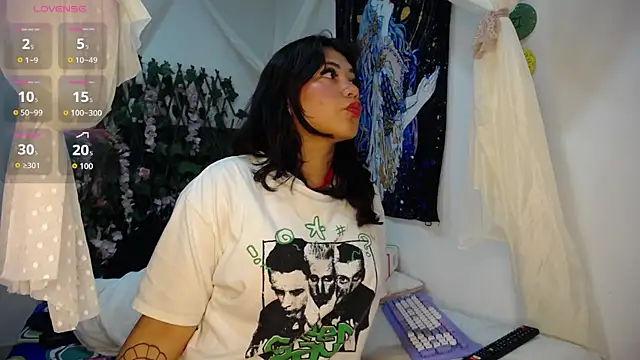 Snapshot of hairylatiingoddess chatting on April 2026 05:11:01 AM hairylatiingoddess online show from April 2026 05:11:01 AM