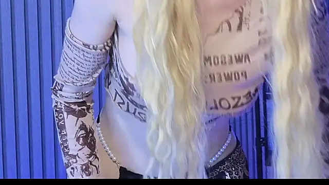 KarmaArms online show from April 2026 07:40:02 PM