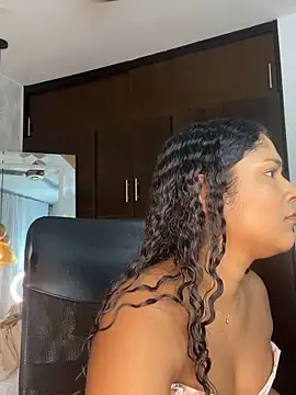 Snapshot of Miaafoxx__ chatting on March 2026 07:29:01 PM Miaafoxx online show from March 2026 07:29:01 PM