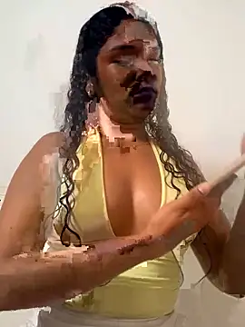 Snapshot of Miaafoxx__ chatting on April 2026 07:52:02 PM Miaafoxx online show from April 2026 07:52:02 PM