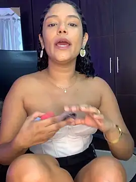 Snapshot of Miaafoxx__ chatting on April 2026 07:58:01 PM Miaafoxx online show from April 2026 07:58:01 PM