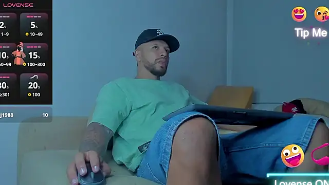 Snapshot of Toony_Dee chatting on March 2026 04:07:02 AM Toony Dee online show from March 2026 04:07:02 AM