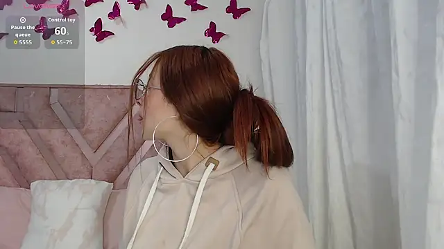 Snapshot of Roxy-Fox_ chatting on March 2026 03:06:02 AM Roxy-Fox online show from March 2026 03:06:02 AM