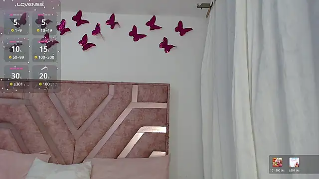 Snapshot of Roxy-Fox_ chatting on April 2026 02:34:01 AM Roxy-Fox online show from April 2026 02:34:01 AM