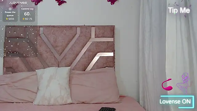 Snapshot of Roxy-Fox_ chatting on April 2026 03:29:01 AM Roxy-Fox online show from April 2026 03:29:01 AM