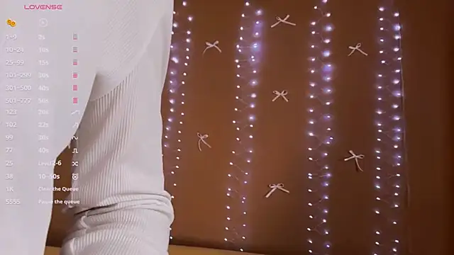 Snapshot of SoraCat chatting on March 2026 12:33:11 PM SoraCat online show from March 2026 12:33:11 PM