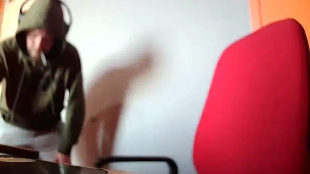 Snapshot of truble78 chatting on March 2026 09:15:01 AM truble78 online show from March 2026 09:15:01 AM