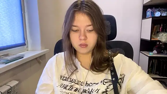 TomikoPfau online show from March 2026 07:37:02 AM