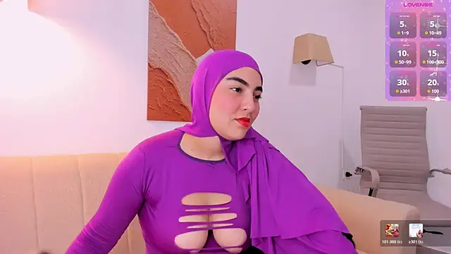 Snapshot of Malika_Noor chatting on June 2026 01:33:01 PM Malika Noor online show from June 2026 01:33:01 PM