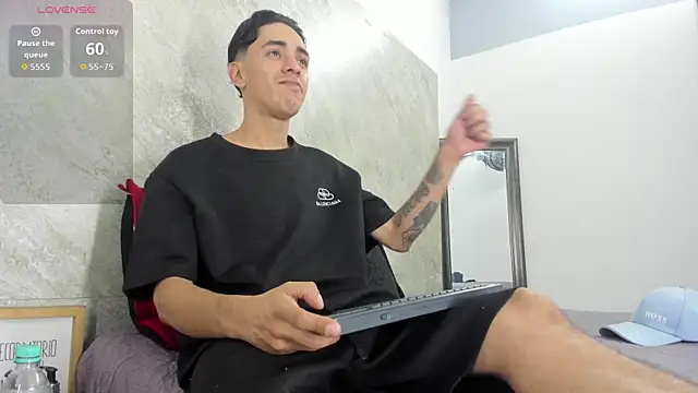 Snapshot of Mick-lollipop chatting on April 2026 08:10:02 PM Mick-lollipop online show from April 2026 08:10:02 PM