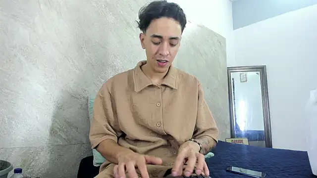 Snapshot of Mick-lollipop chatting on April 2026 07:58:01 PM Mick-lollipop online show from April 2026 07:58:01 PM