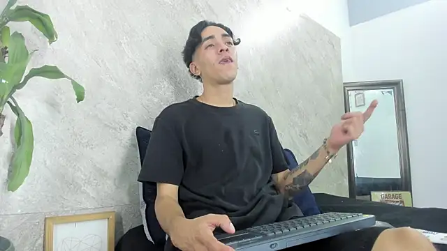 Snapshot of Mick-lollipop chatting on April 2026 07:52:02 PM Mick-lollipop online show from April 2026 07:52:02 PM