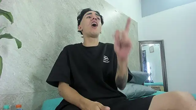 Snapshot of Mick-lollipop chatting on April 2026 07:40:01 PM Mick-lollipop online show from April 2026 07:40:01 PM