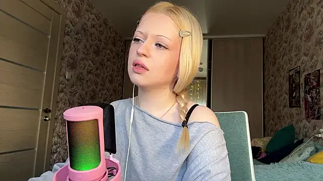 Snapshot of JeneeBIanks chatting on March 2026 11:37:01 AM JeneeBIanks online show from March 2026 11:37:01 AM