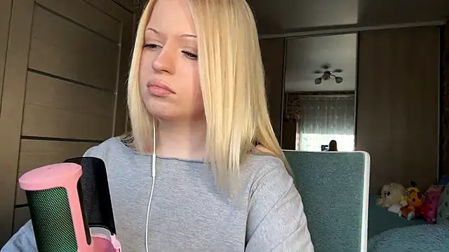 Snapshot of JeneeBIanks chatting on March 2026 12:44:01 PM JeneeBIanks online show from March 2026 12:44:01 PM