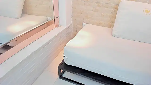 Snapshot of aitana_cole chatting on February 2026 03:37:02 AM aitana cole online show from February 2026 03:37:02 AM