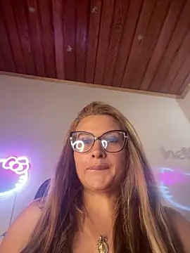 Snapshot of Alma_Andrade chatting on April 2026 04:40:01 PM Alma Andrade online show from April 2026 04:40:01 PM