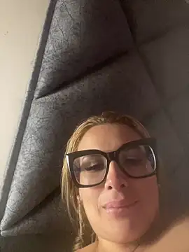 Snapshot of Alma_Andrade chatting on April 2026 05:16:02 PM Alma Andrade online show from April 2026 05:16:02 PM