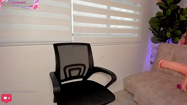 Antonella Moretti  online show from February 2026 04:30:01 PM