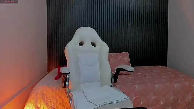 Snapshot of karola_cute_ chatting on April 2026 10:21:02 AM karola cute online show from April 2026 10:21:02 AM