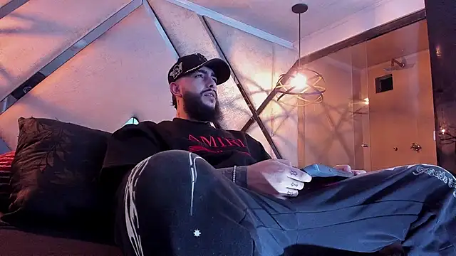 Snapshot of SantiagoHincapiie chatting on March 2026 04:14:01 AM SantiagoHincapiie online show from March 2026 04:14:01 AM