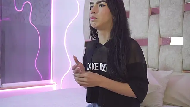 Snapshot of Fernanda_thail_ chatting on April 2026 08:32:02 PM Fernanda thail online show from April 2026 08:32:02 PM