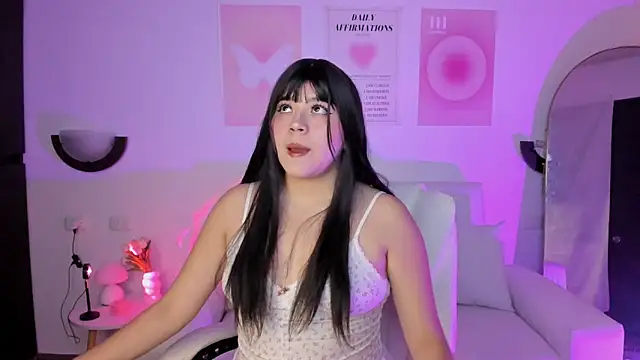 Snapshot of Emiii_cute chatting on April 2026 02:14:01 AM Emiii cute online show from April 2026 02:14:01 AM