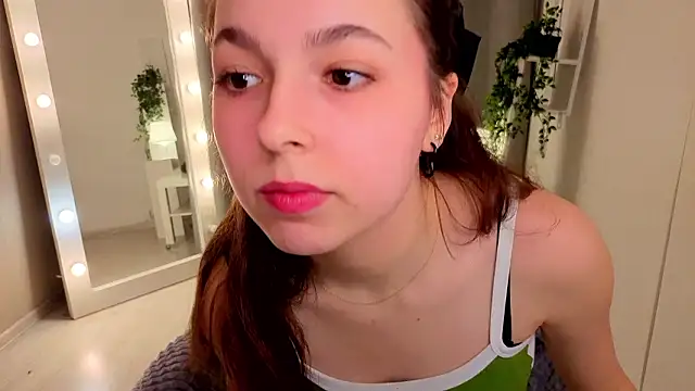 Snapshot of BellaThery chatting on February 2026 05:05:02 AM BellaThery online show from February 2026 05:05:02 AM