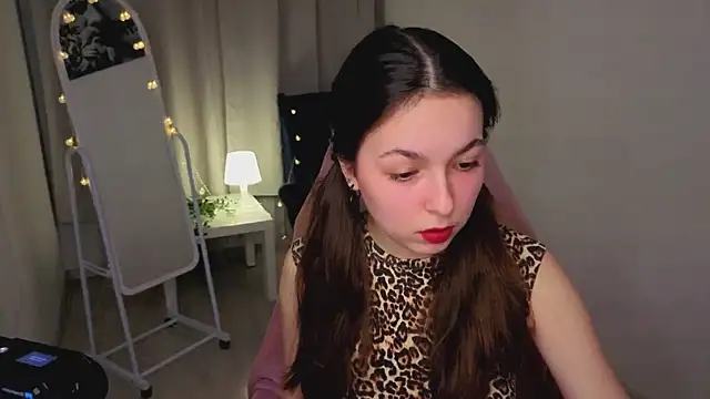 Snapshot of BellaThery chatting on March 2026 05:09:02 AM BellaThery online show from March 2026 05:09:02 AM