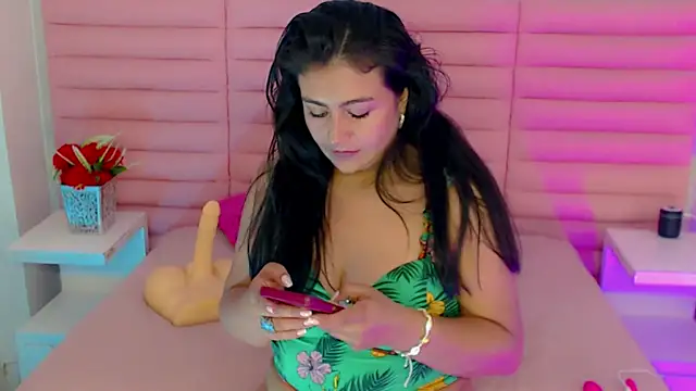 scarleth whisper online show from April 2026 07:07:02 PM