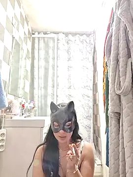 halii21 online show from April 2026 11:43:01 PM