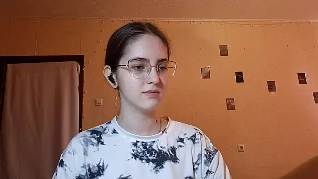 Katelemon online show from June 2026 10:49:01 AM
