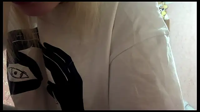 Snapshot of LiraDreamX chatting on April 2026 03:08:01 PM LiraDreamX online show from April 2026 03:08:01 PM