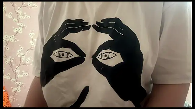 Snapshot of LiraDreamX chatting on April 2026 03:05:02 PM LiraDreamX online show from April 2026 03:05:02 PM