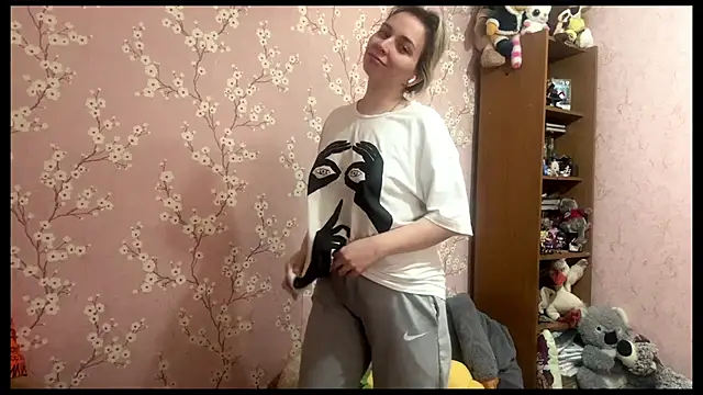 Snapshot of LiraDreamX chatting on April 2026 08:02:02 AM LiraDreamX online show from April 2026 08:02:02 AM