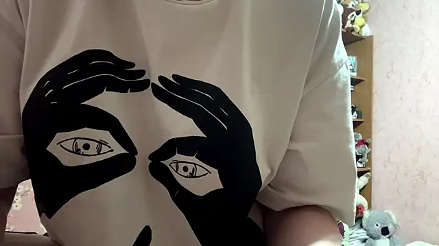 Snapshot of LiraDreamX chatting on April 2026 04:26:01 PM LiraDreamX online show from April 2026 04:26:01 PM