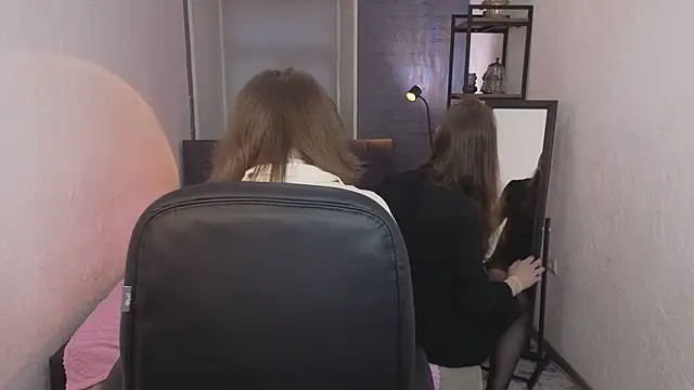 ZoriaLovesLuna online show from April 2026 06:46:01 AM