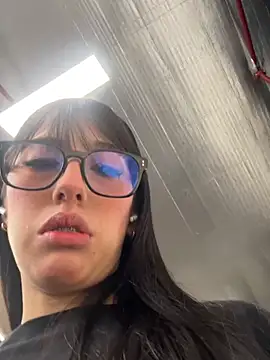 Snapshot of susi_chimm chatting on May 2026 01:28:01 PM susi chimm online show from May 2026 01:28:01 PM