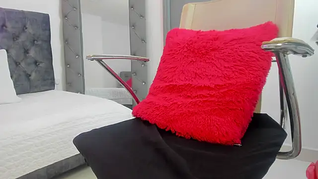 Evelyn  Cortes online show from February 2026 07:36:01 PM