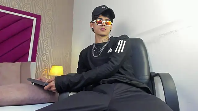 Dominic Foxx online show from February 2026 01:56:01 PM